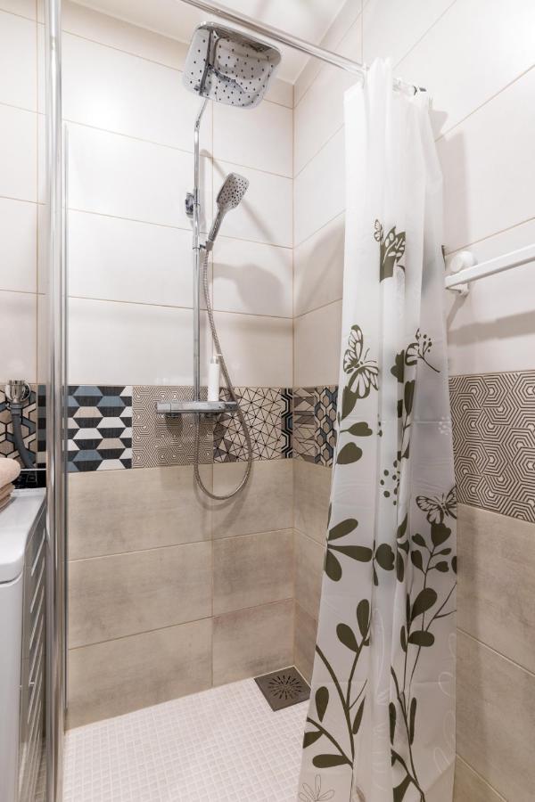 Charming 1Br In Superb Location, Free Parking & Wi-Fi Lägenhet Tallinn Exteriör bild