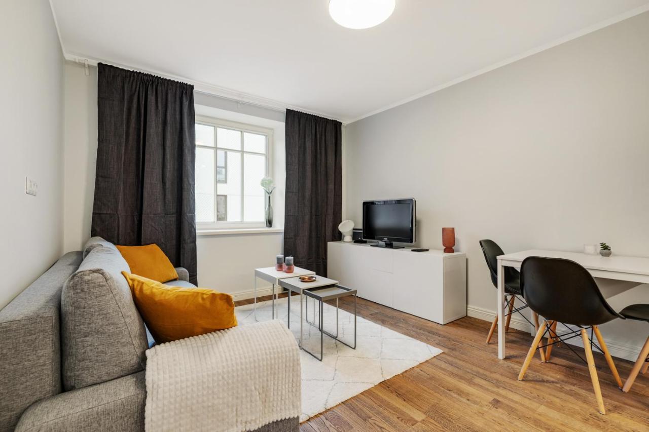 Charming 1Br In Superb Location, Free Parking & Wi-Fi Lägenhet Tallinn Exteriör bild